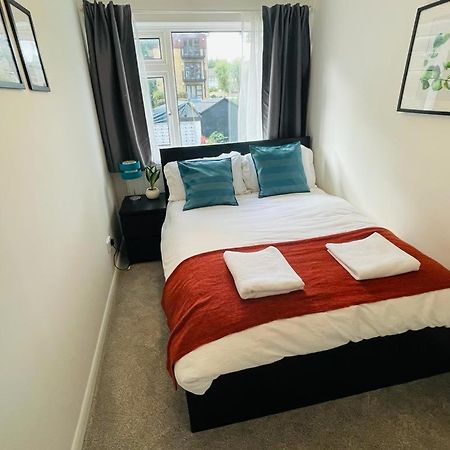 Enfield Chase Apartment Eksteriør billede