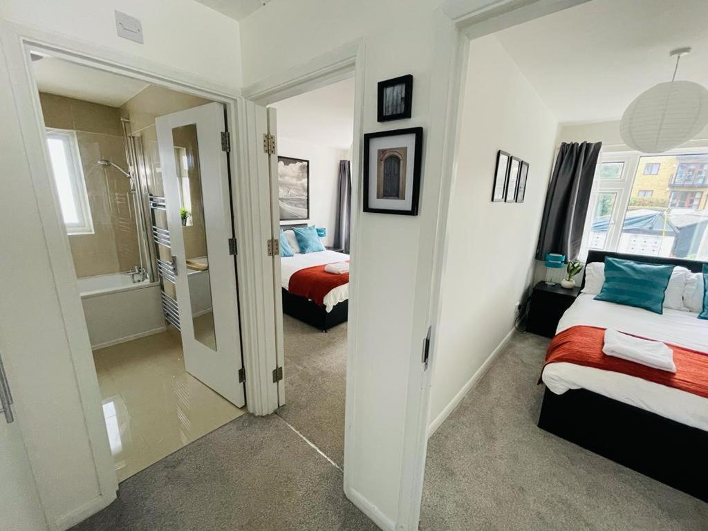 Enfield Chase Apartment Eksteriør billede